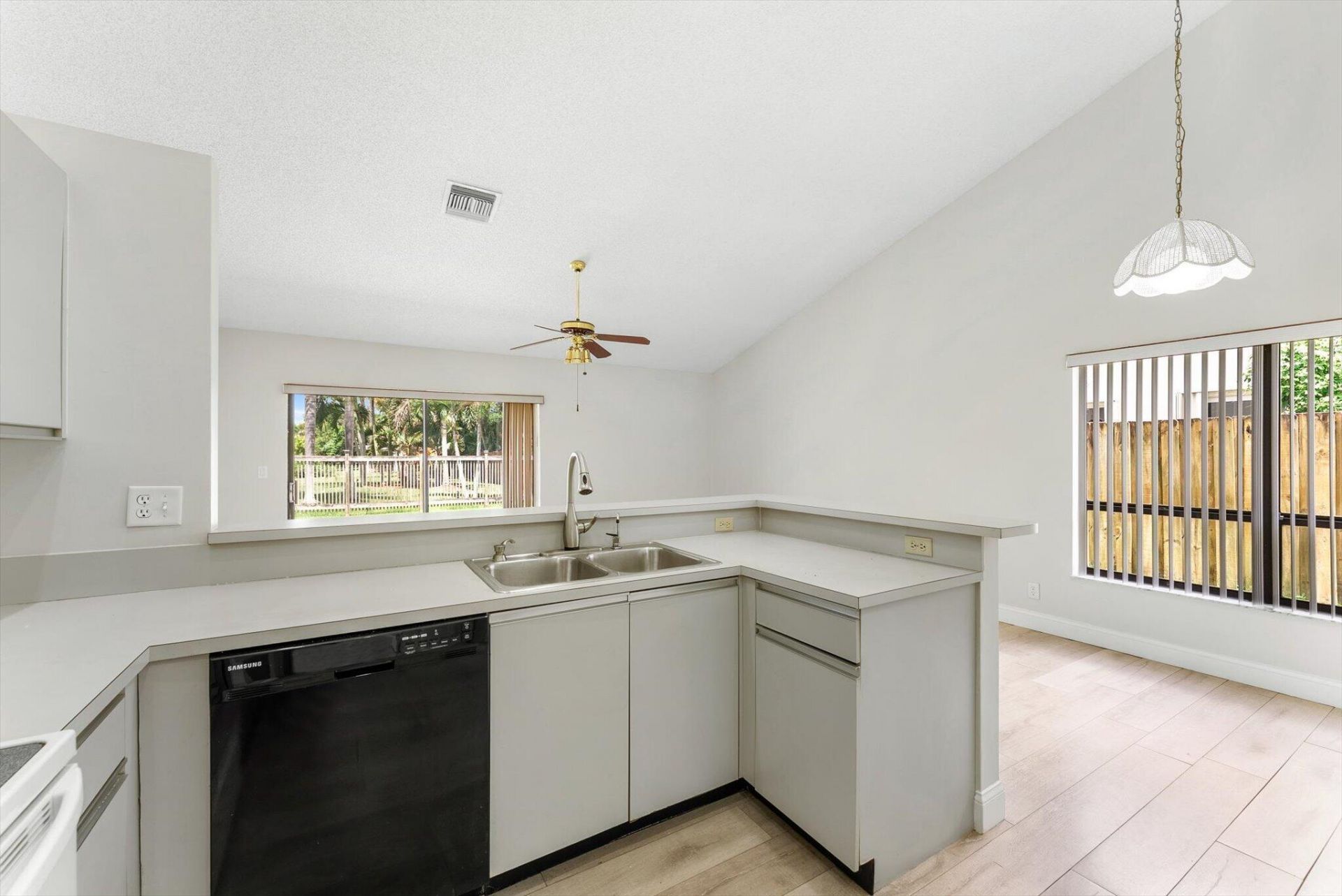 5809 Sun Pointe Circle, Boynton Beach, FL 33437 Photo