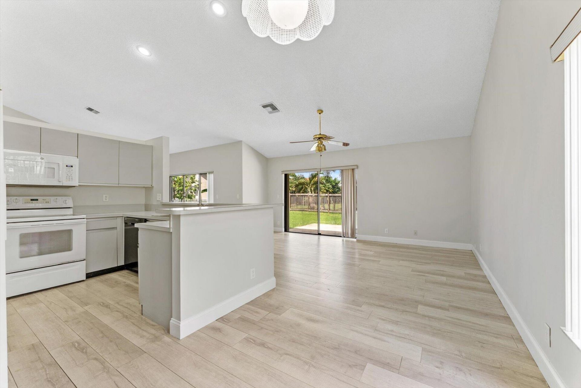 5809 Sun Pointe Circle, Boynton Beach, FL 33437 Photo
