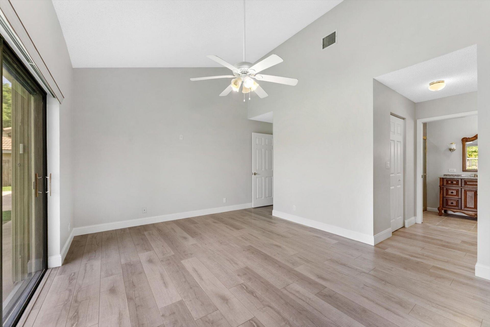 5809 Sun Pointe Circle, Boynton Beach, FL 33437 Photo