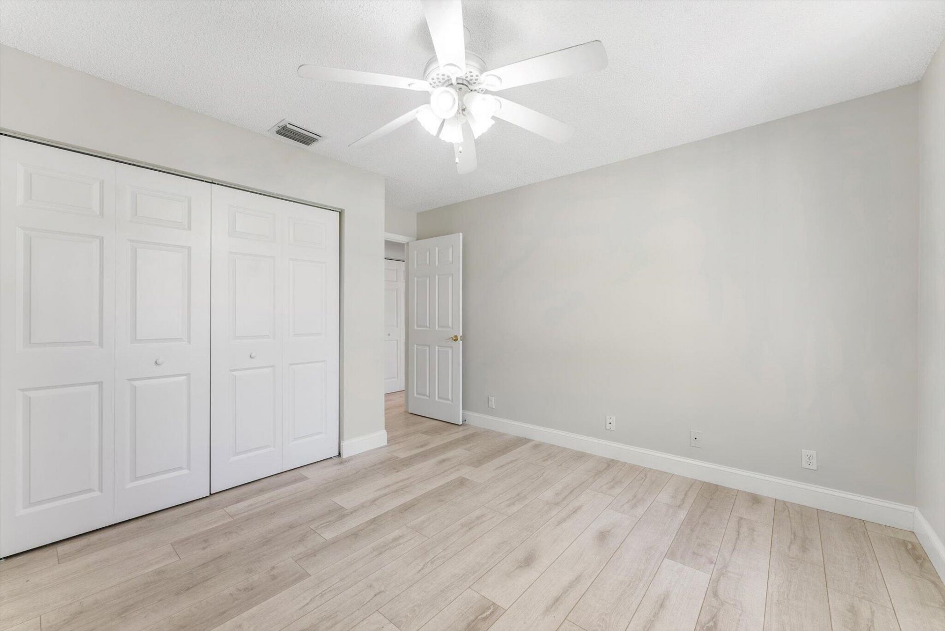 5809 Sun Pointe Circle, Boynton Beach, FL 33437 Photo