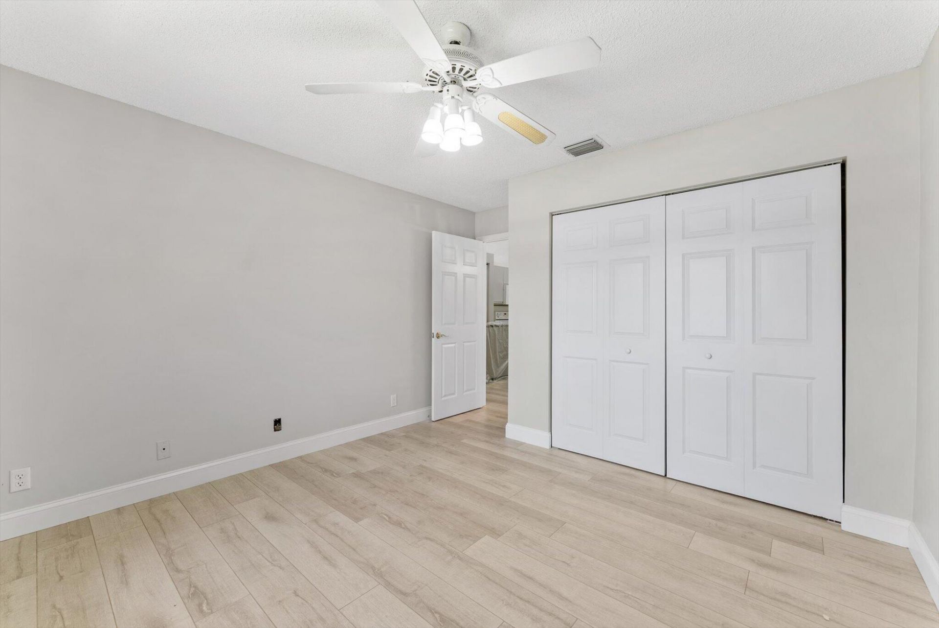 5809 Sun Pointe Circle, Boynton Beach, FL 33437 Photo