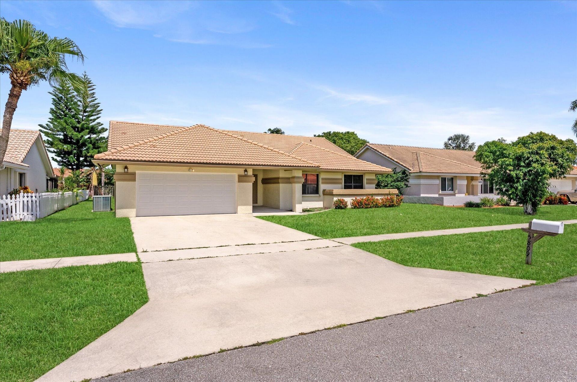 5809 Sun Pointe Circle, Boynton Beach, FL 33437 Photo