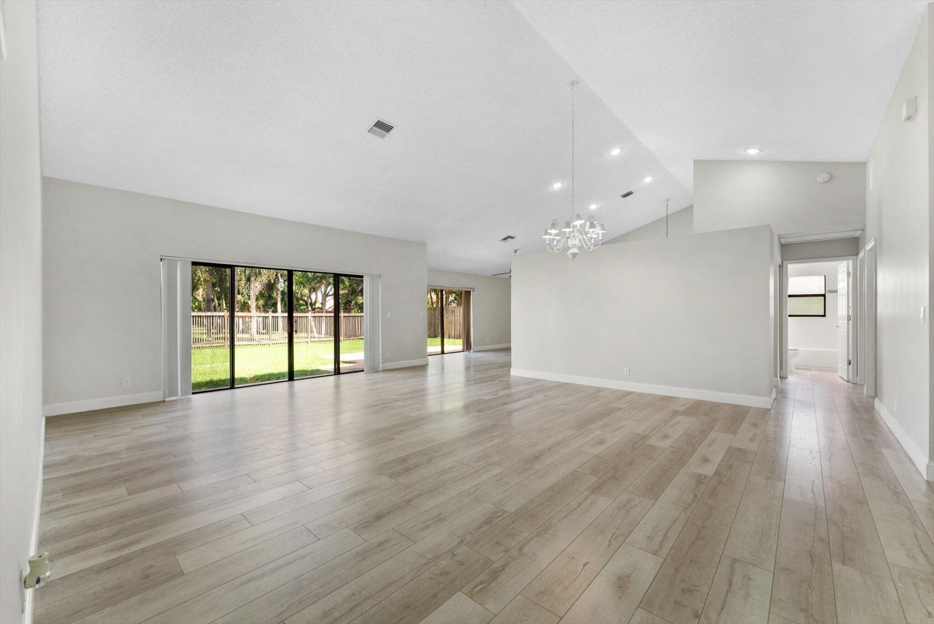 5809 Sun Pointe Circle, Boynton Beach, FL 33437 Photo