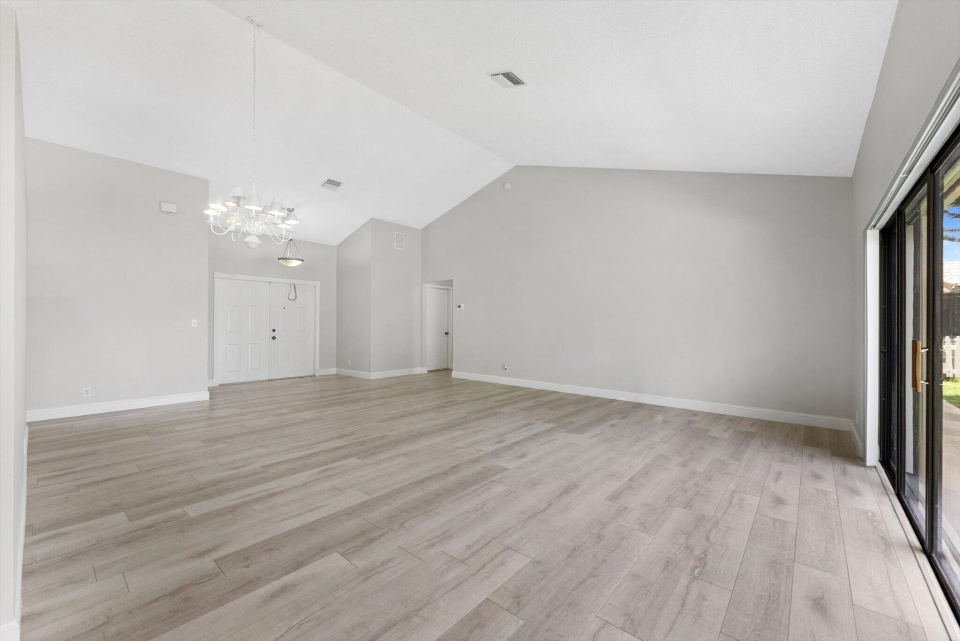 5809 Sun Pointe Circle, Boynton Beach, FL 33437 Photo