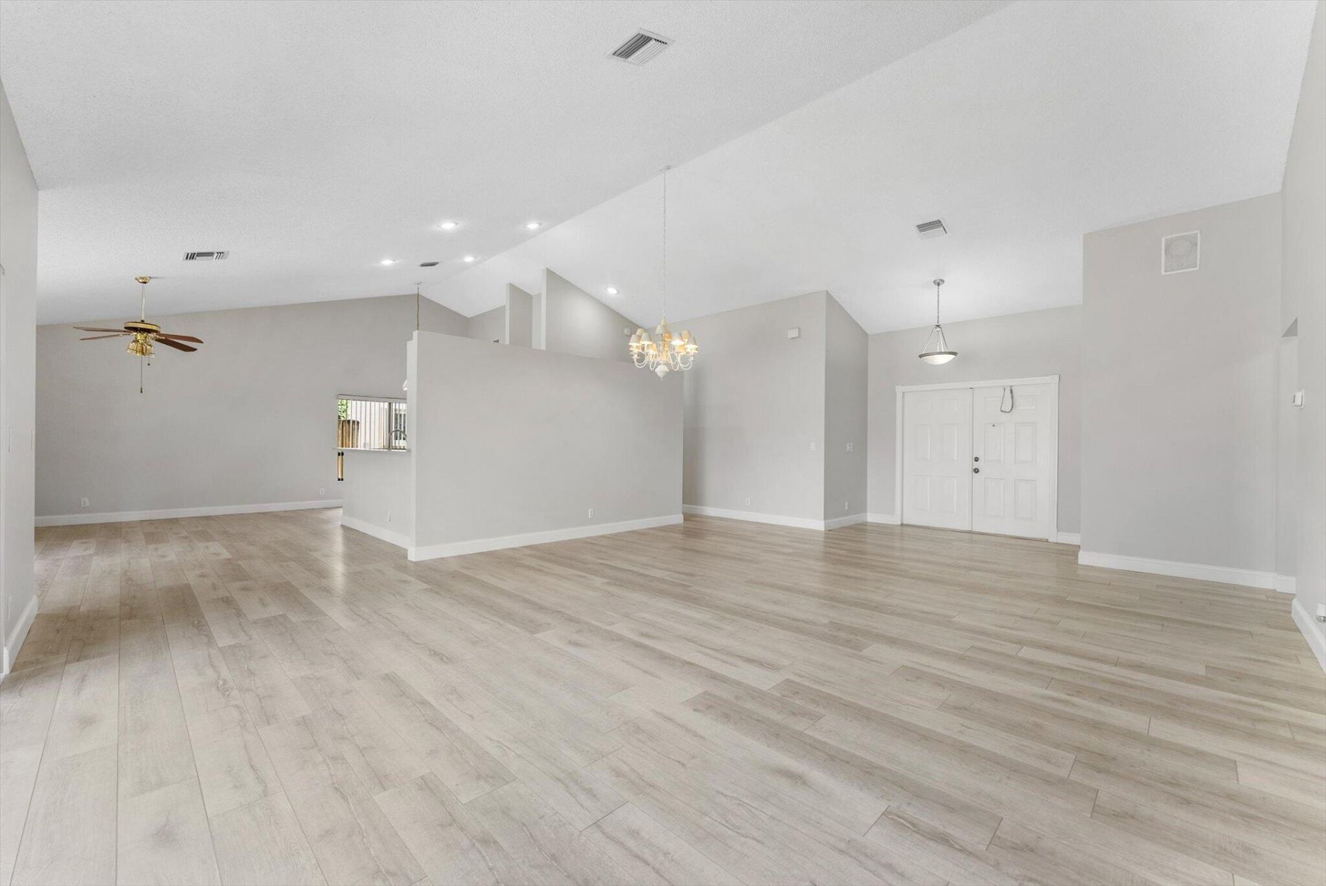 5809 Sun Pointe Circle, Boynton Beach, FL 33437 Photo