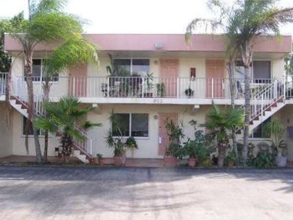 912 NE 17th Court, Unit 4, Fort Lauderdale, FL 33305