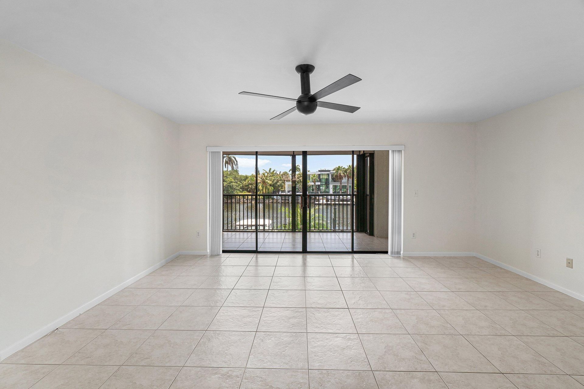 210 Captains Walk, Unit 711, Delray Beach, FL 33483 Photo