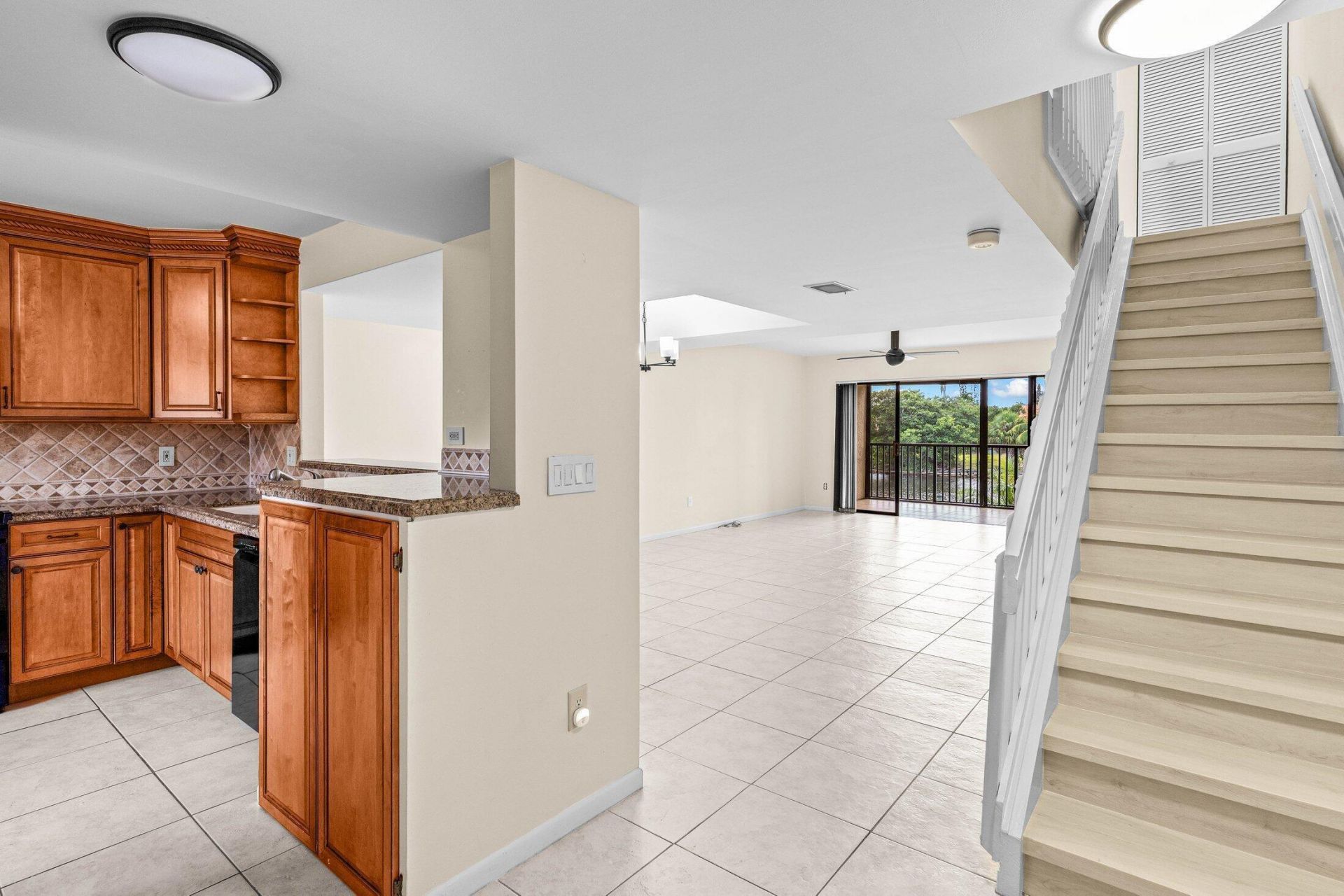 210 Captains Walk, Unit 711, Delray Beach, FL 33483 Photo
