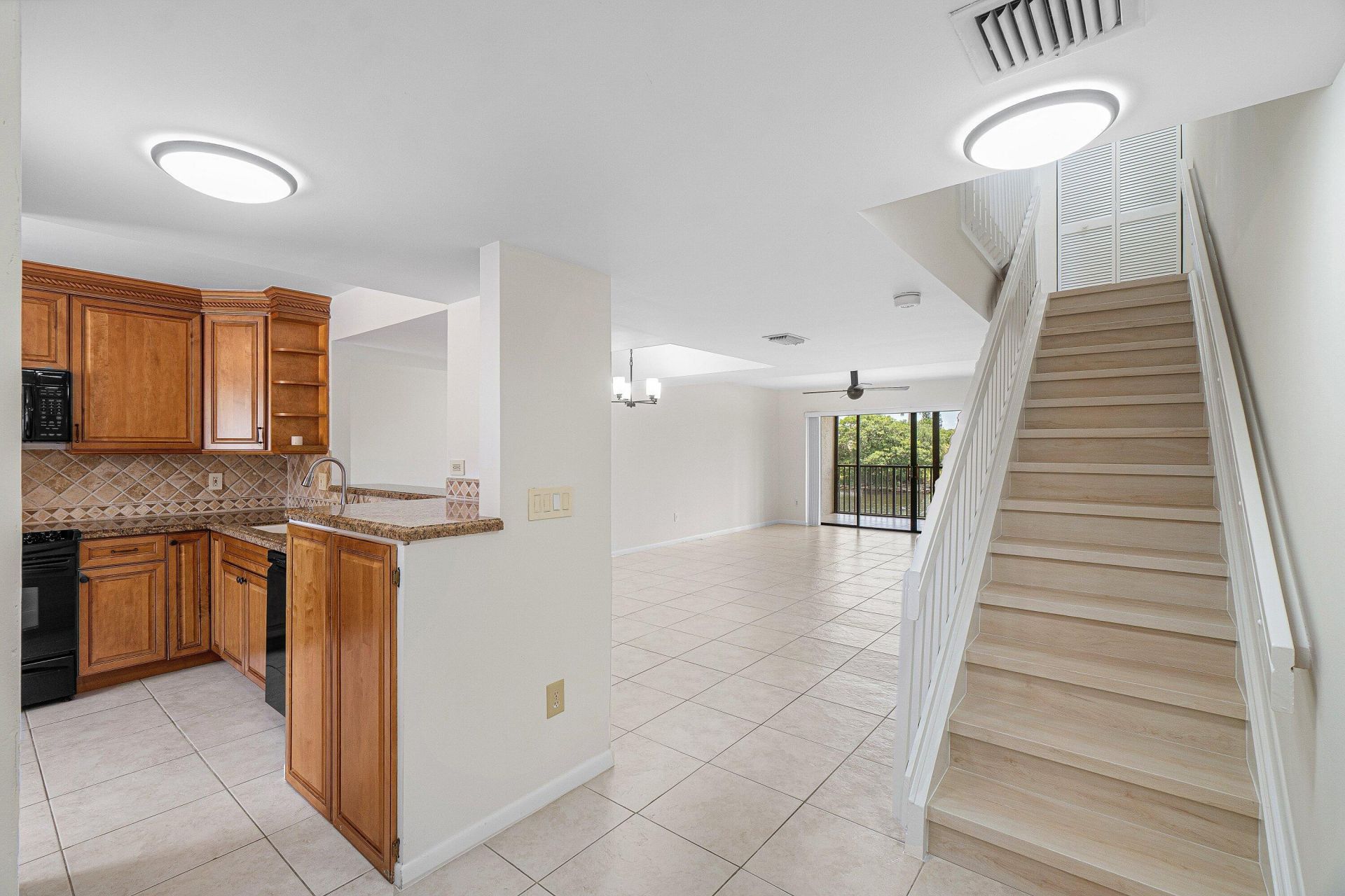 210 Captains Walk, Unit 711, Delray Beach, FL 33483 Photo
