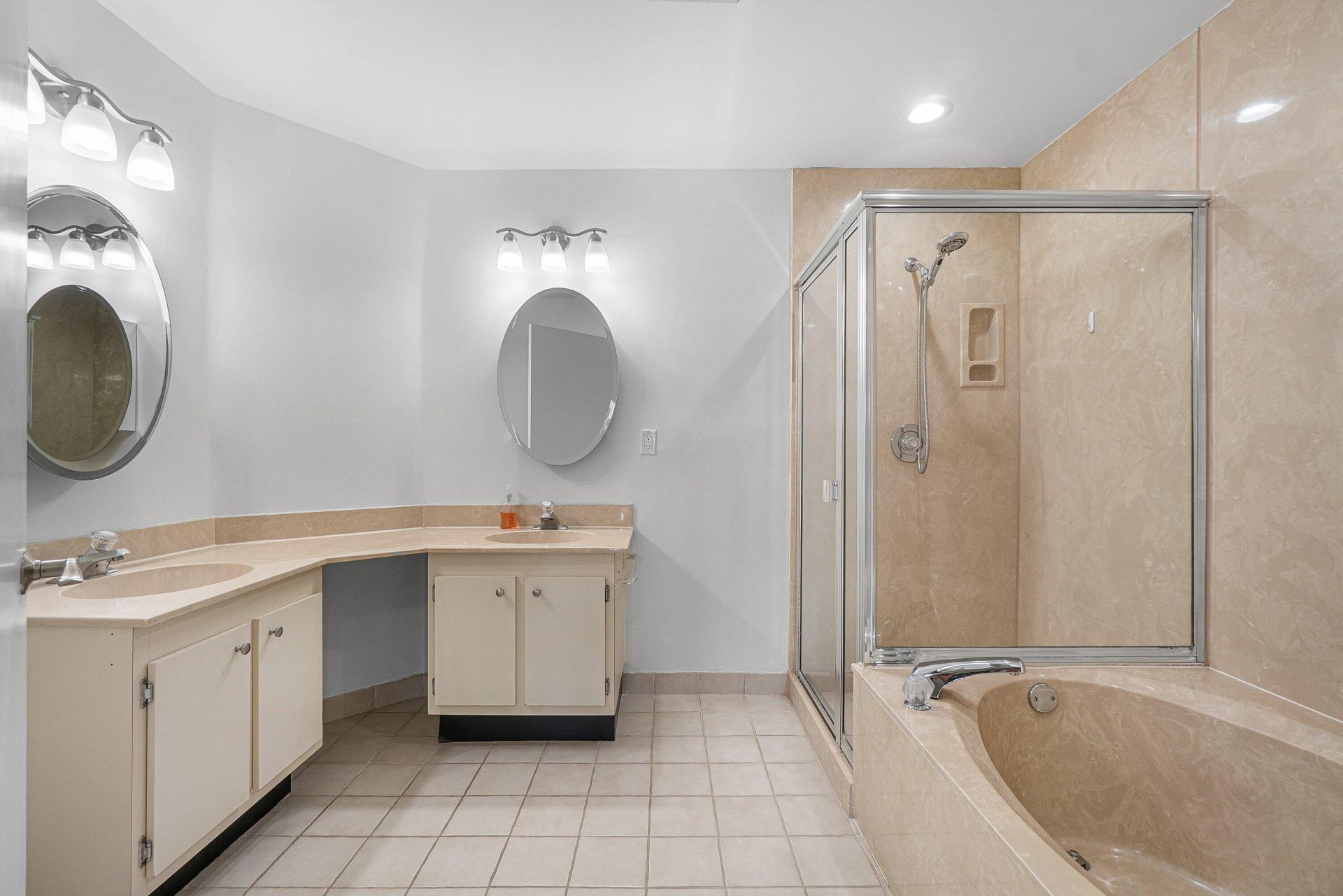210 Captains Walk, Unit 711, Delray Beach, FL 33483 Photo