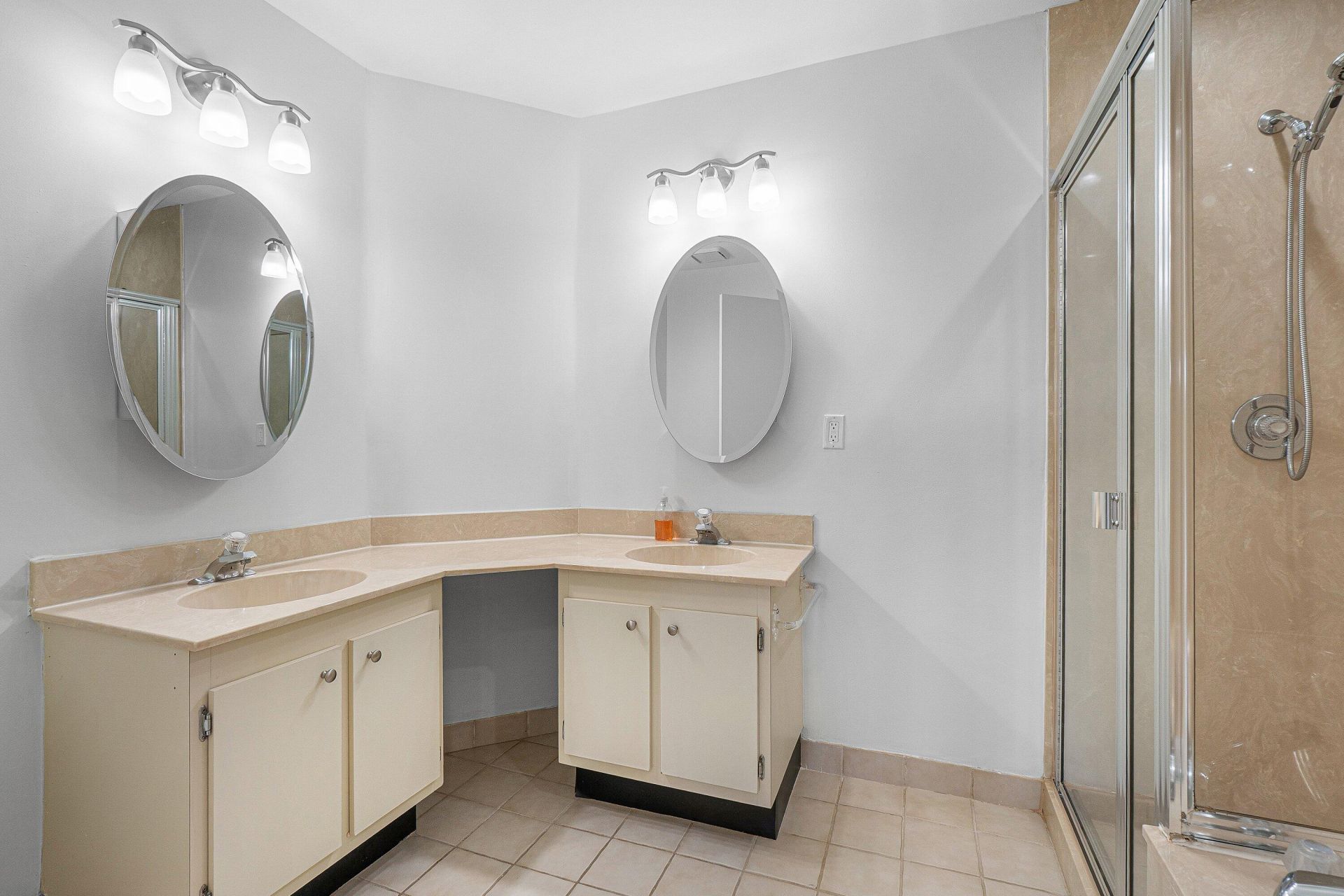 210 Captains Walk, Unit 711, Delray Beach, FL 33483 Photo