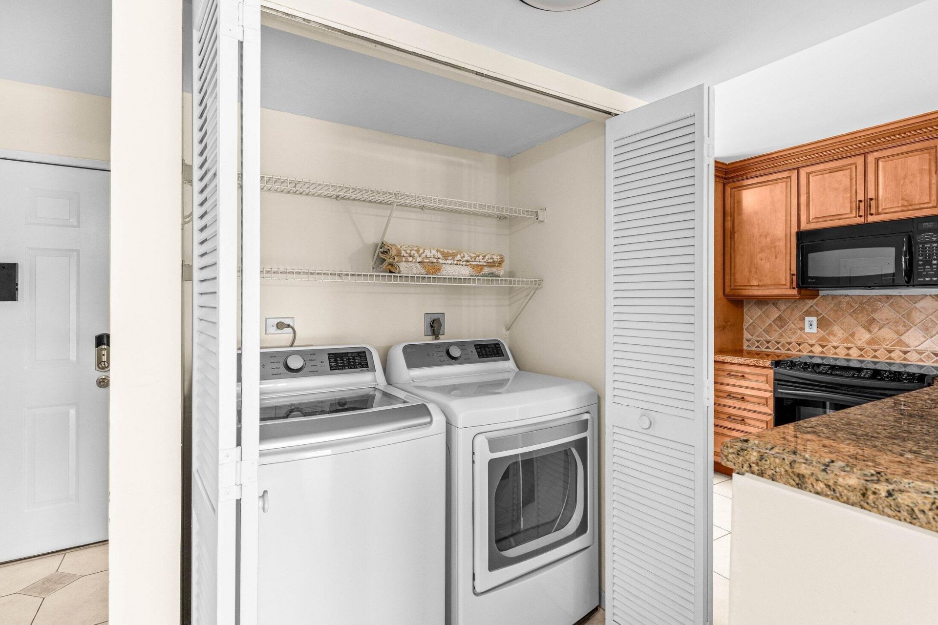 210 Captains Walk, Unit 711, Delray Beach, FL 33483 Photo