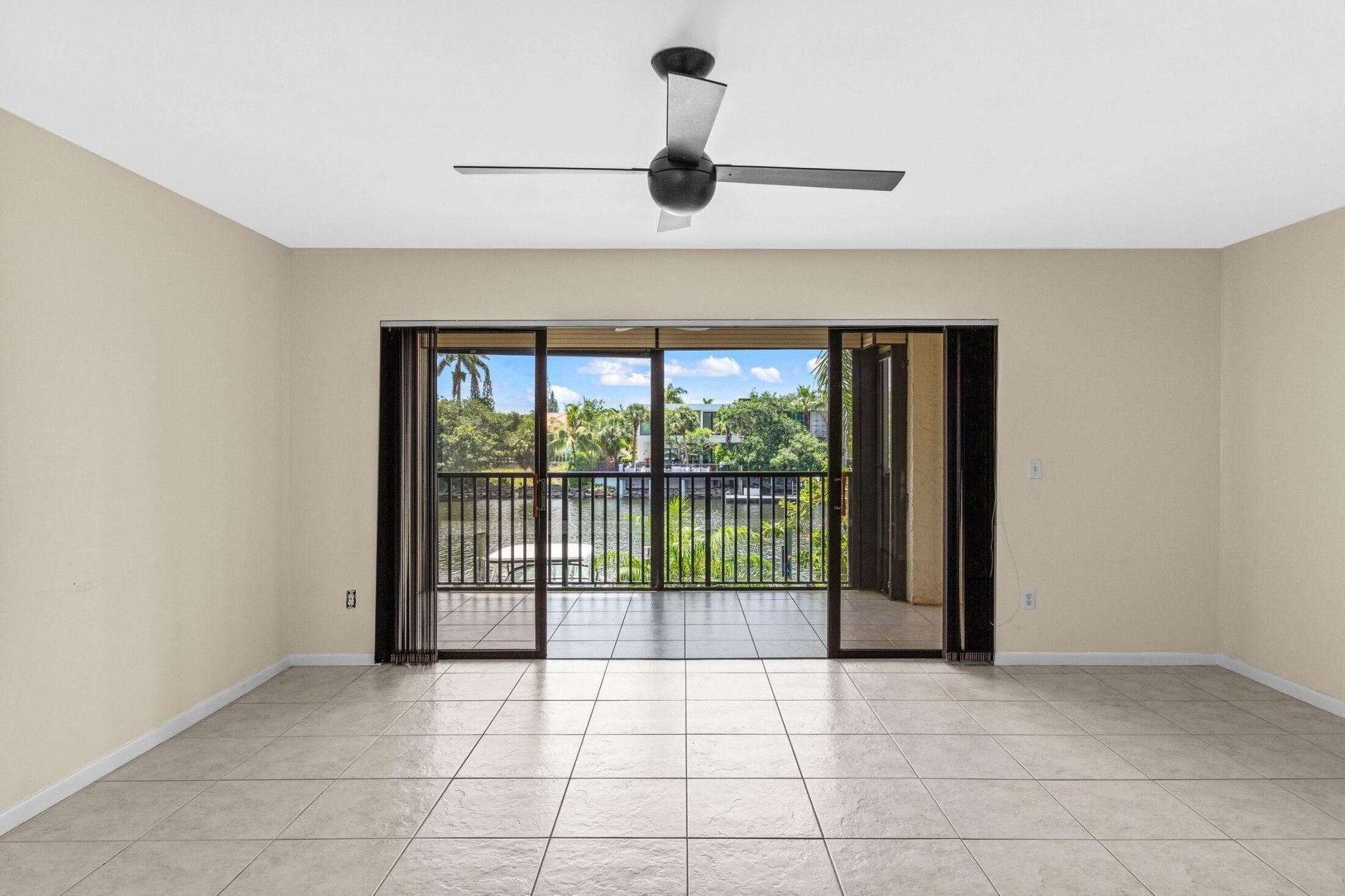 210 Captains Walk, Unit 711, Delray Beach, FL 33483 Photo