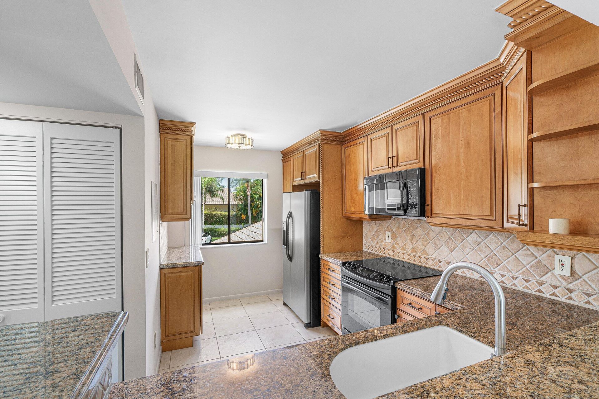 210 Captains Walk, Unit 711, Delray Beach, FL 33483 Photo