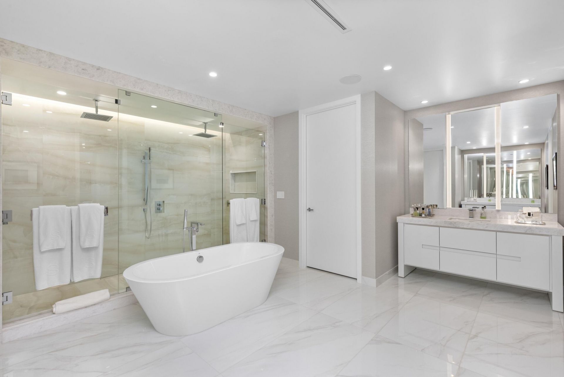 210 SE Mizner Boulevard, Unit 703, Boca Raton, FL 33432 Photo