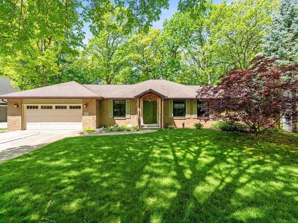 250 TRADERS POINT LANE, Green Bay, WI 54302