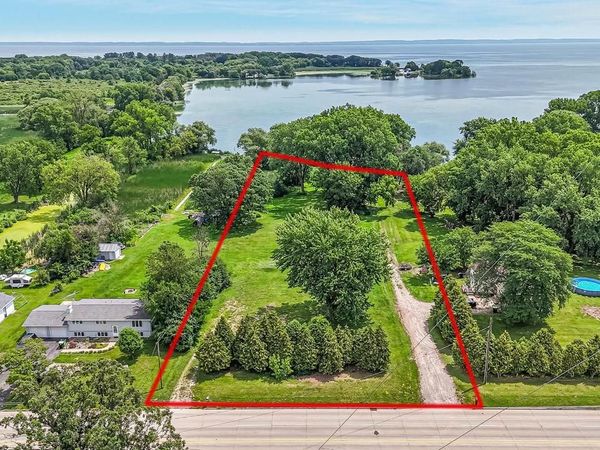3488 COUNTY RD A, Oshkosh, WI 54901