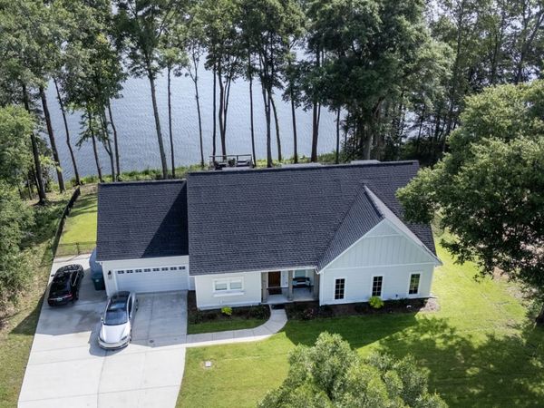 61 Memory Ln, Eufaula, AL 36027