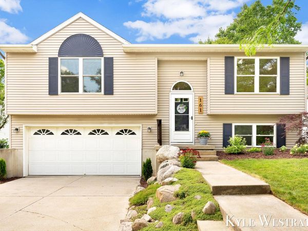 161 Rollingwood Drive, Rockford, MI 49341
