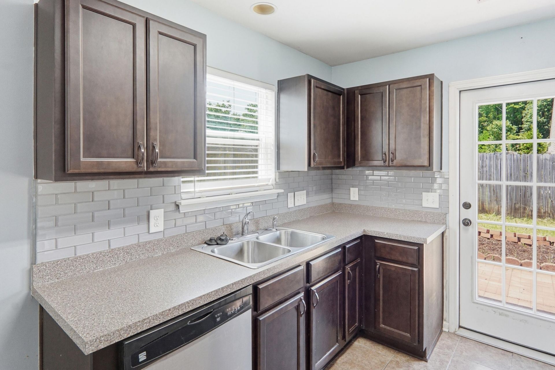 122 Tyger Street Photo 13