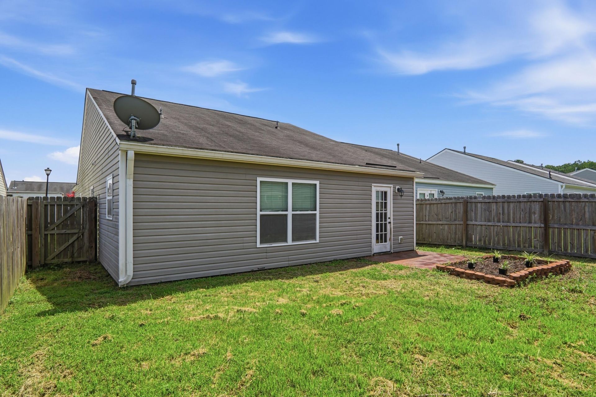 122 Tyger Street Photo 32