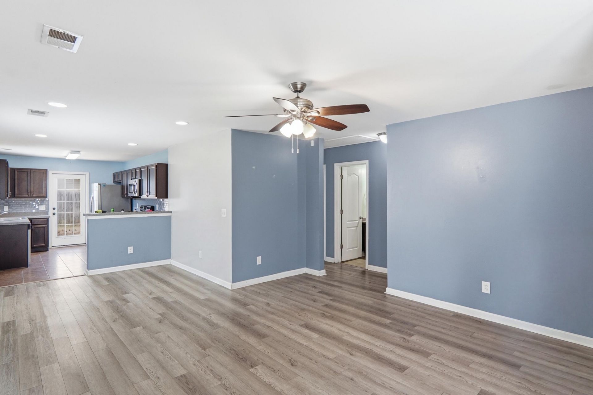 122 Tyger Street Photo 7