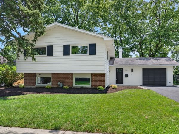 405 W Newport Road , Hoffman Estates, IL 60169