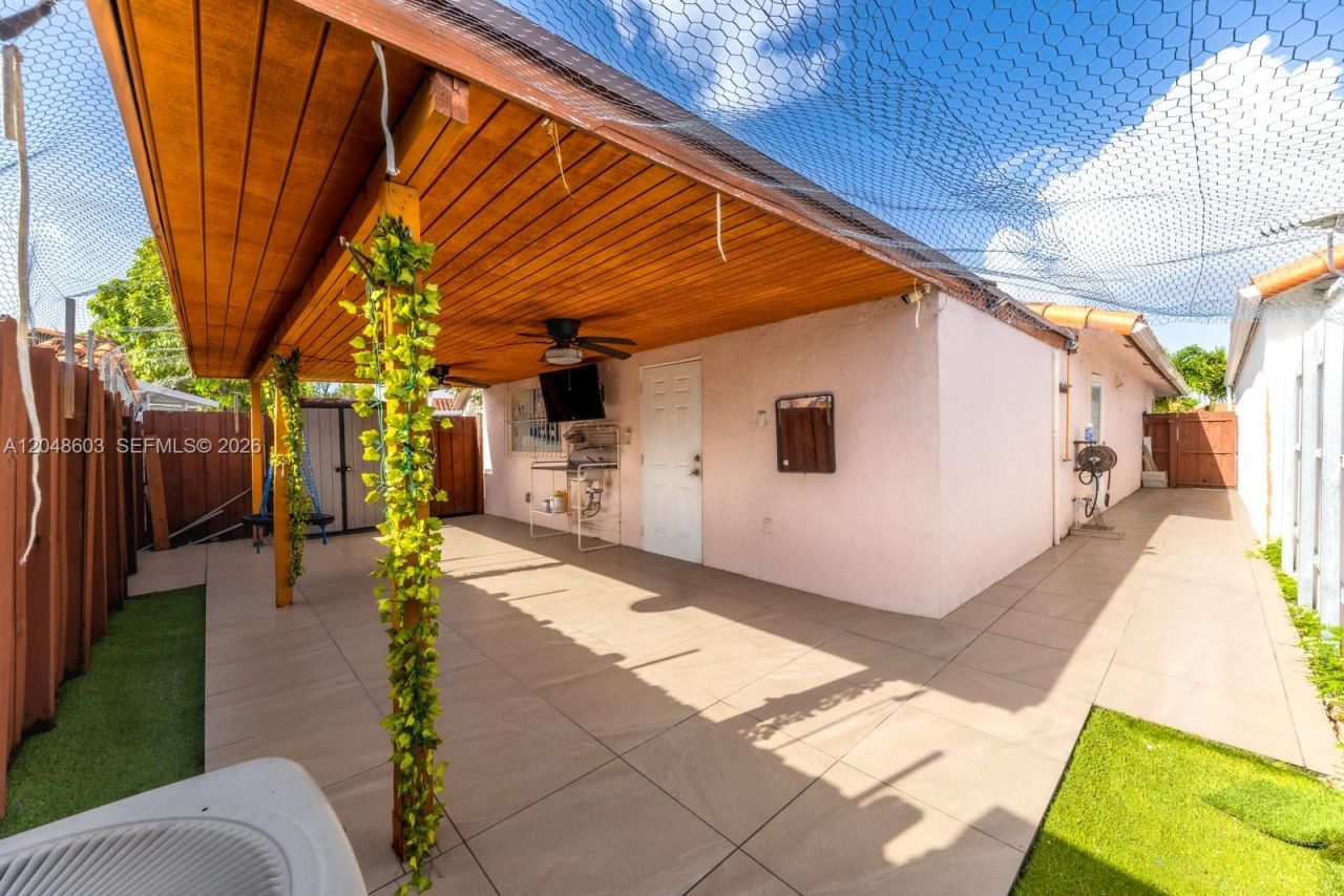 2610 W 65th St , Unit 2610, Hialeah, FL 33016 Photo