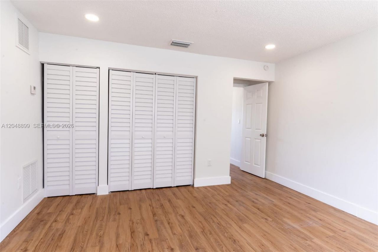 329 SE 2nd St , Hallandale Beach, FL 33009 Photo