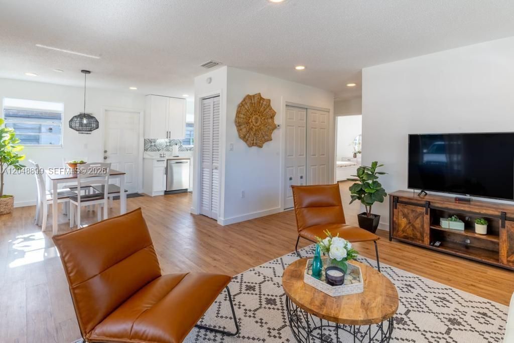 329 SE 2nd St , Hallandale Beach, FL 33009 Photo