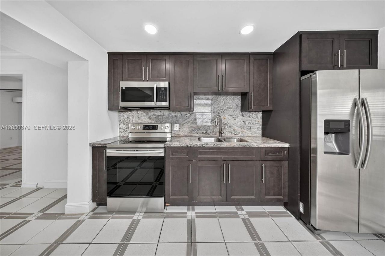 6161 E 4th Ave, Hialeah, FL 33013 Photo