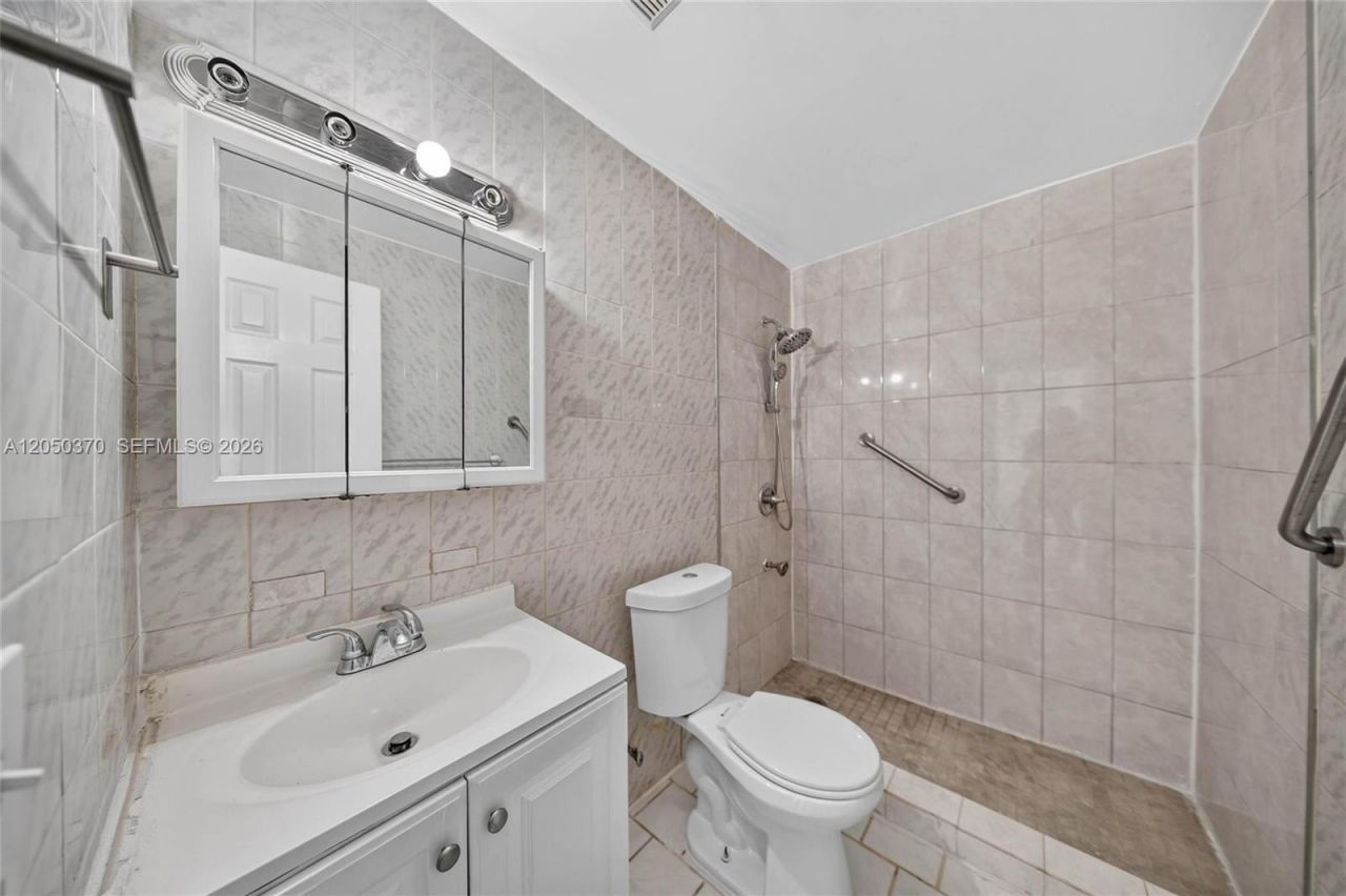 6161 E 4th Ave, Hialeah, FL 33013 Photo