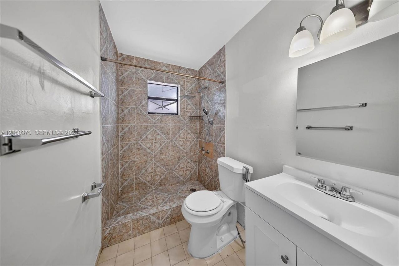 6161 E 4th Ave, Hialeah, FL 33013 Photo