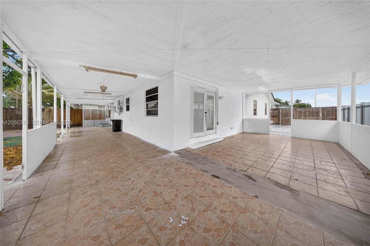 6161 E 4th Ave, Hialeah, FL 33013 Photo