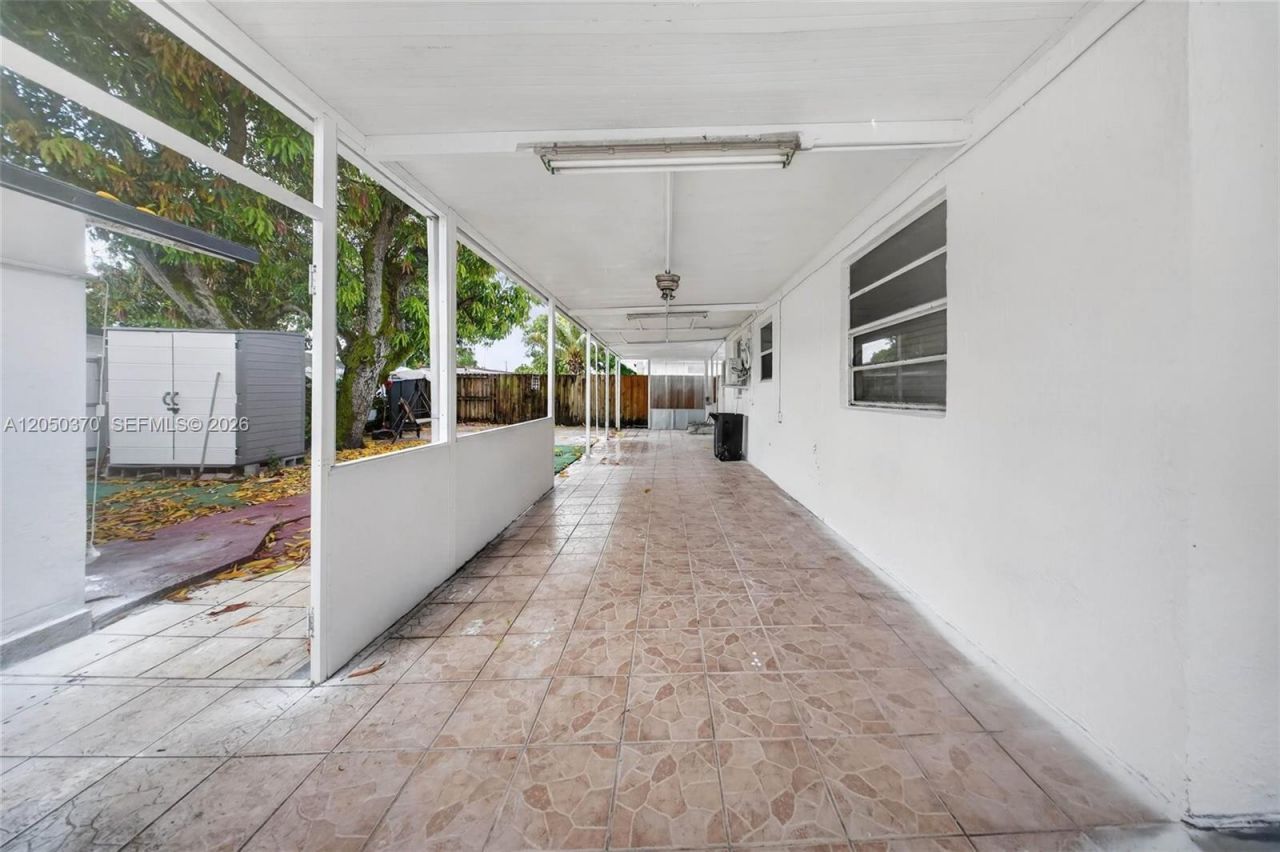 6161 E 4th Ave, Hialeah, FL 33013 Photo