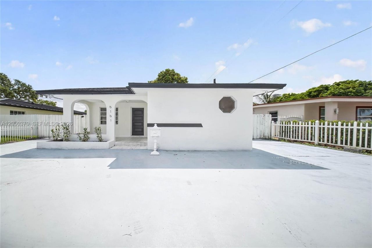 6161 E 4th Ave, Hialeah, FL 33013 Photo