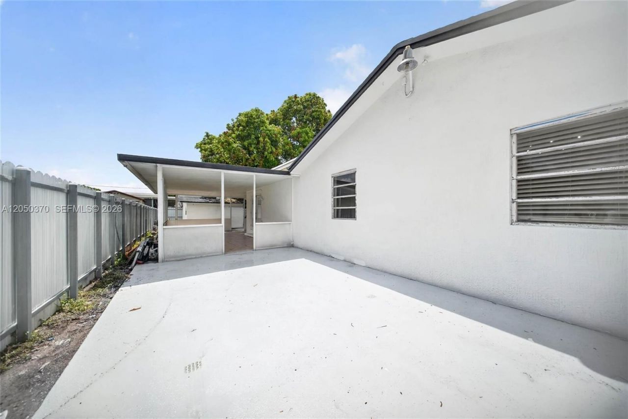 6161 E 4th Ave, Hialeah, FL 33013 Photo