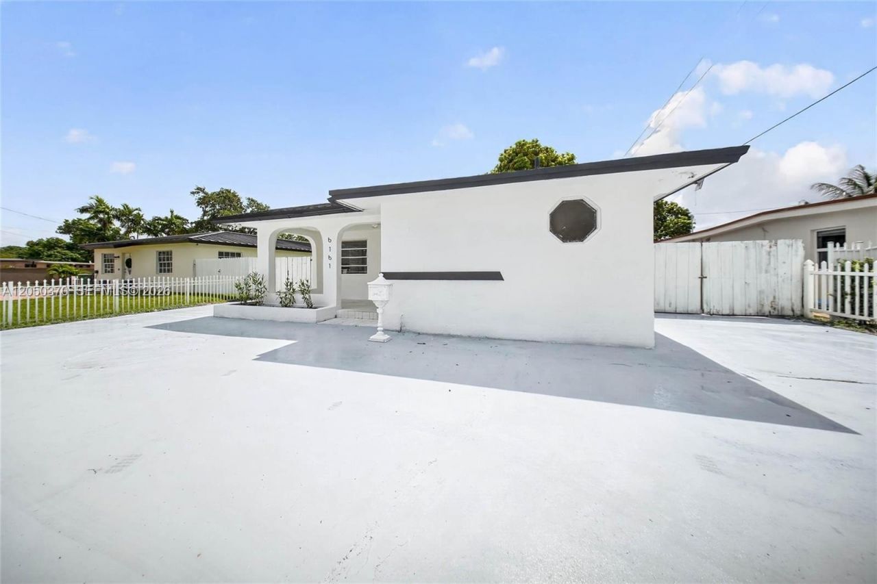 6161 E 4th Ave, Hialeah, FL 33013 Photo