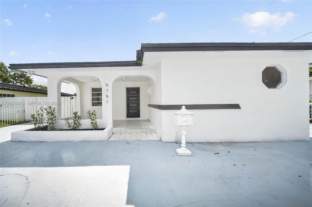 6161 E 4th Ave, Hialeah, FL 33013 Photo