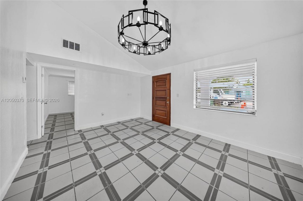 6161 E 4th Ave, Hialeah, FL 33013 Photo