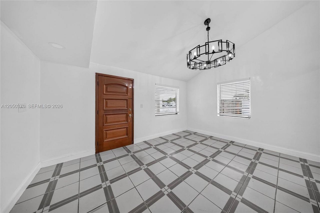 6161 E 4th Ave, Hialeah, FL 33013 Photo