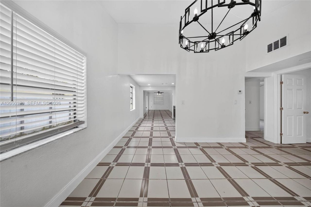 6161 E 4th Ave, Hialeah, FL 33013 Photo