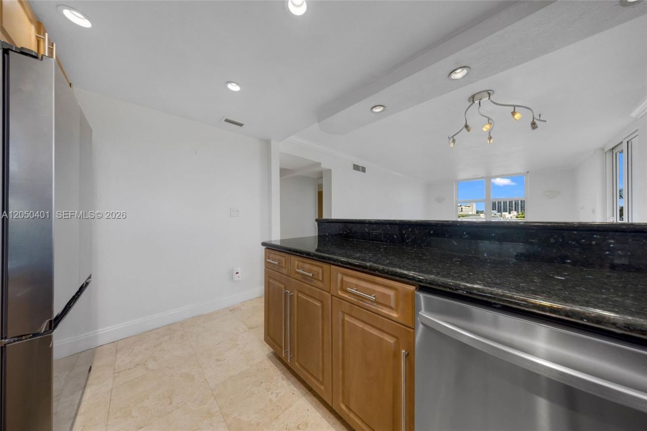 720 Collins Av, Unit 603, Miami Beach, FL 33139 Photo