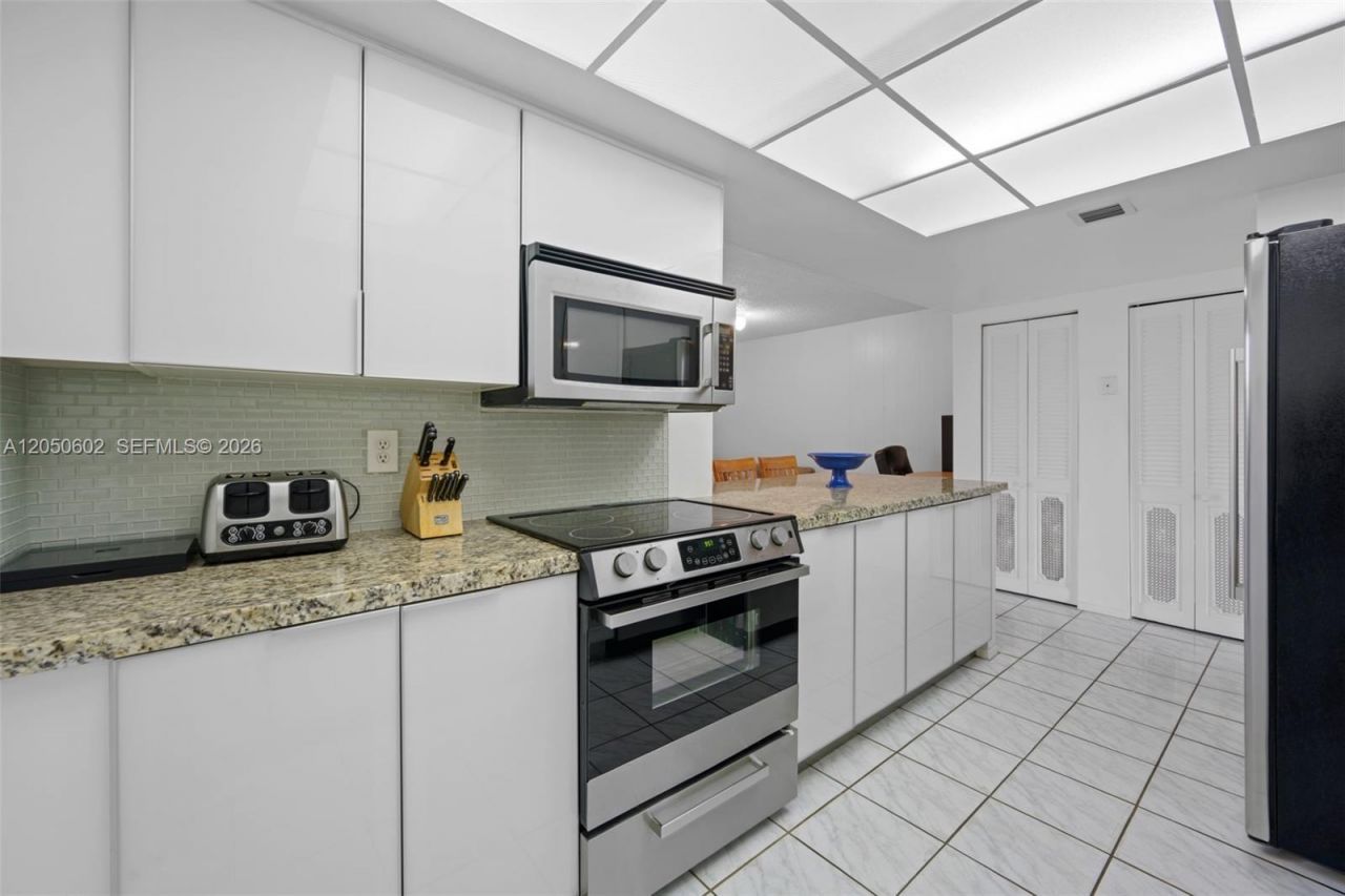 1951 Atlantic Shores Blvd , Unit 23, Hallandale Beach, FL 33009 Photo