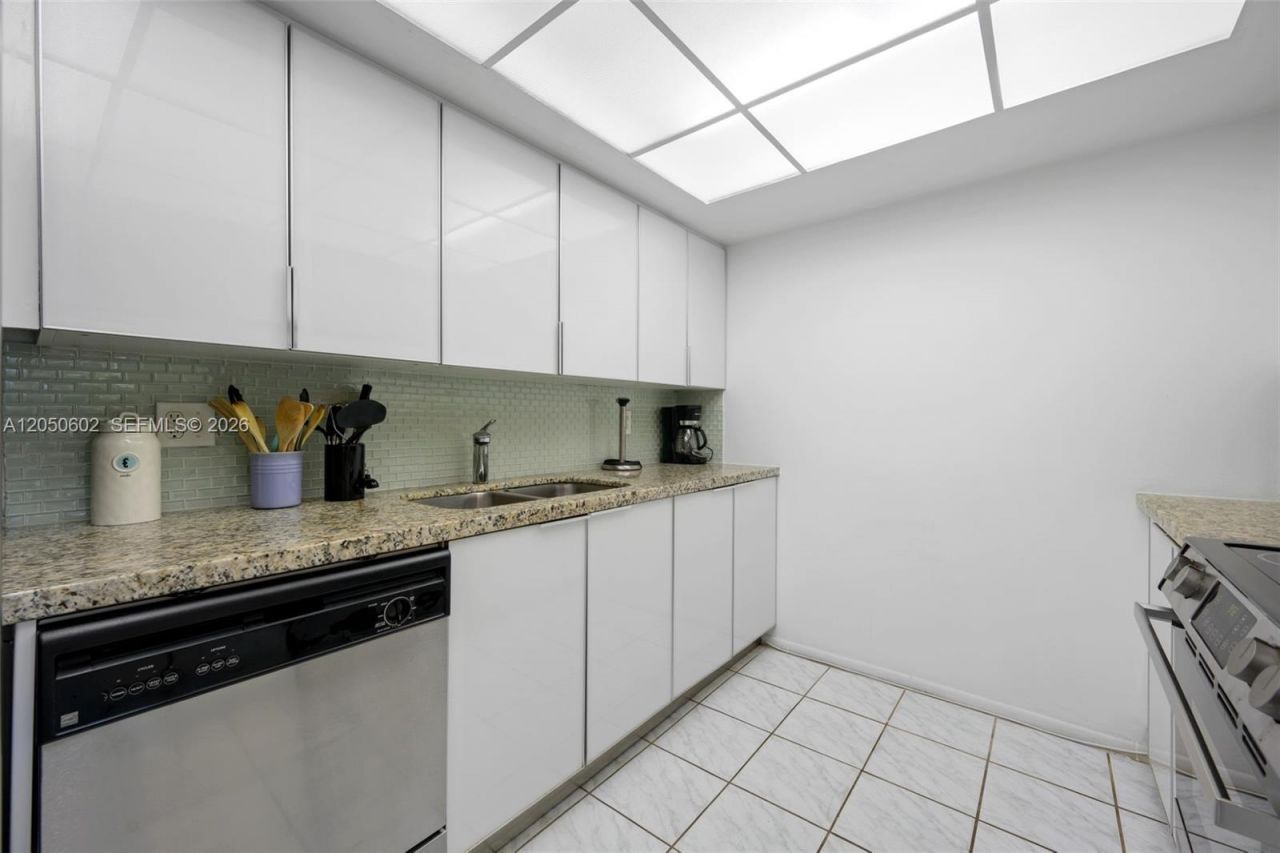 1951 Atlantic Shores Blvd , Unit 23, Hallandale Beach, FL 33009 Photo