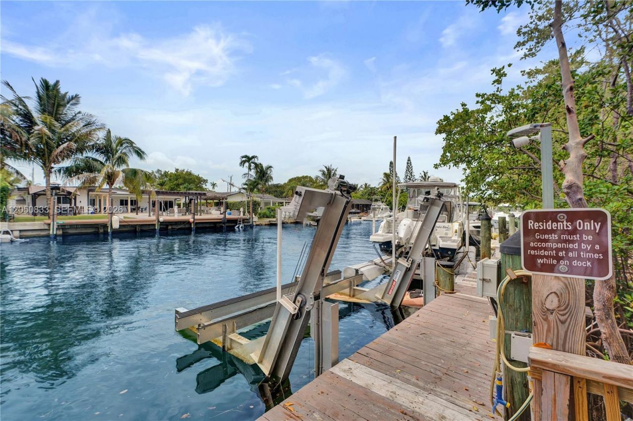 2404 NE 135th St, Unit 2404, North Miami, FL 33181 Photo