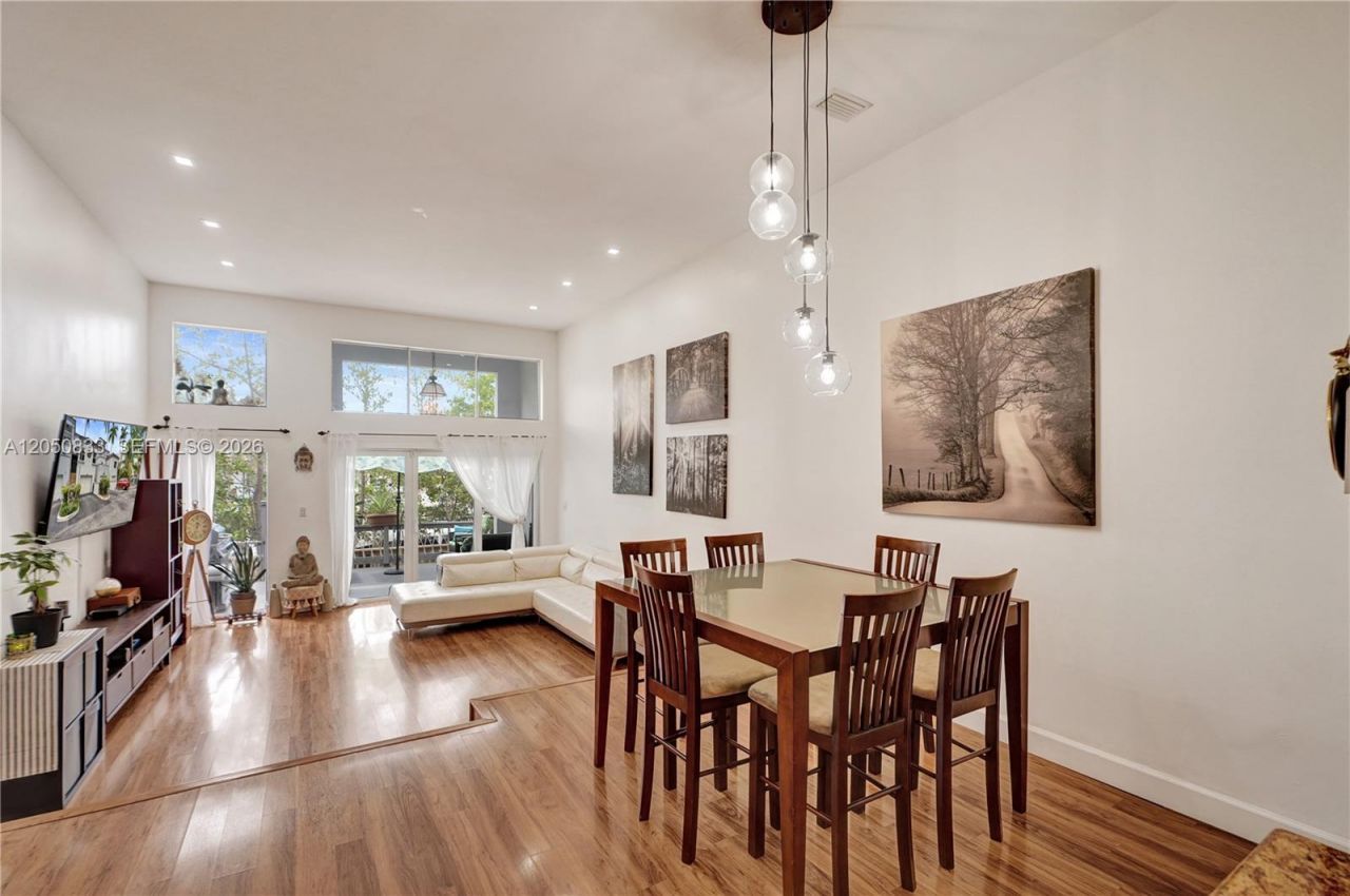 2404 NE 135th St, Unit 2404, North Miami, FL 33181 Photo