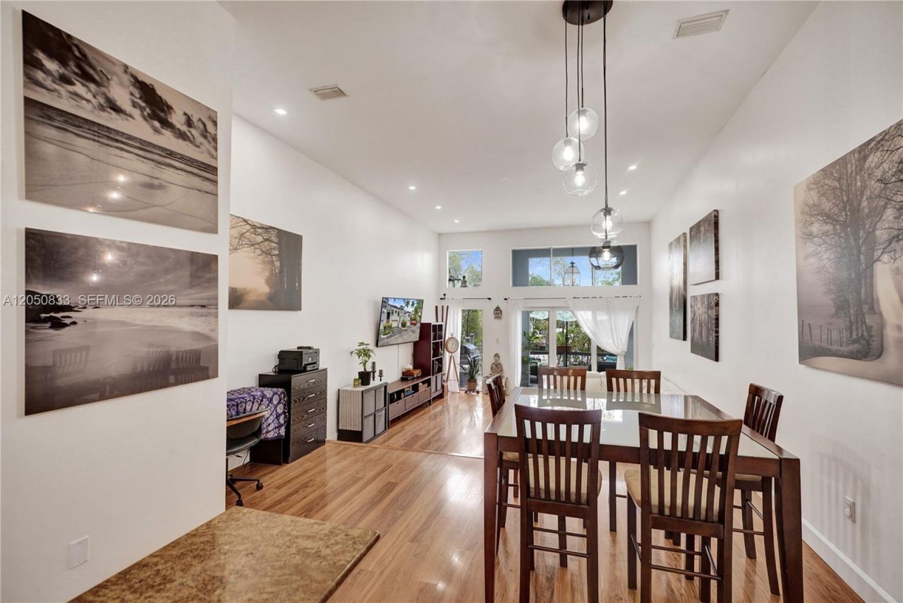 2404 NE 135th St, Unit 2404, North Miami, FL 33181 Photo
