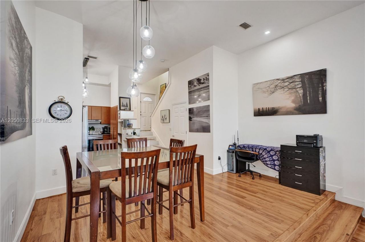 2404 NE 135th St, Unit 2404, North Miami, FL 33181 Photo