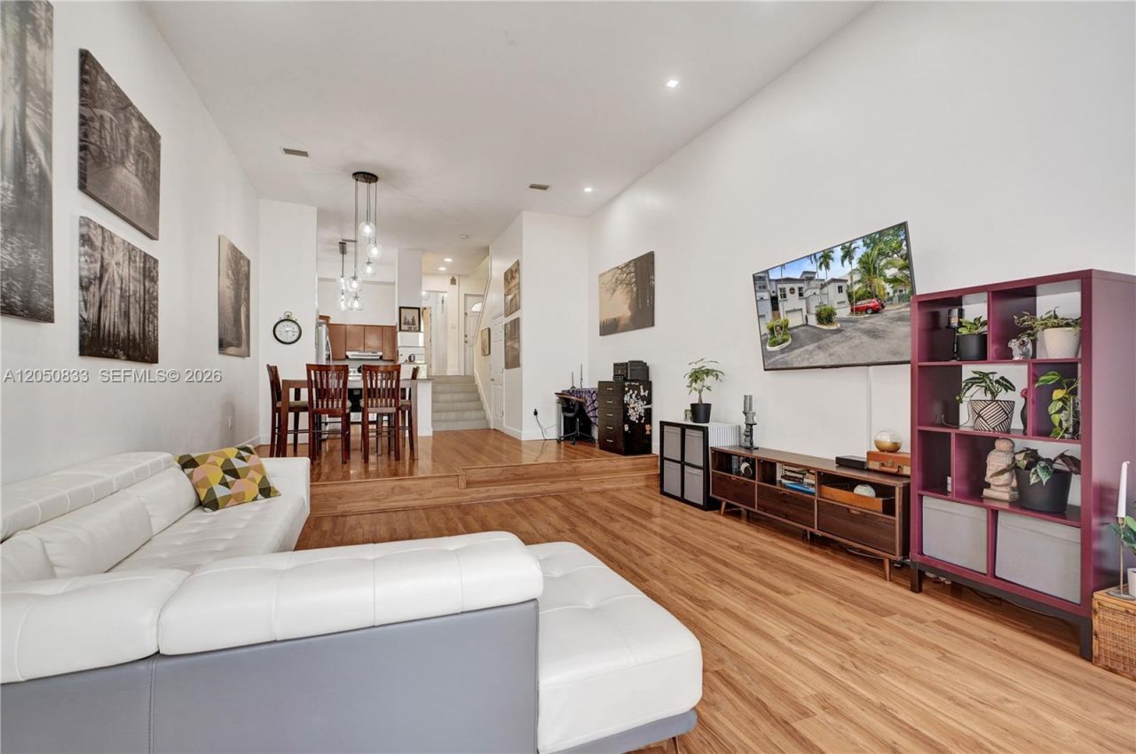 2404 NE 135th St, Unit 2404, North Miami, FL 33181 Photo